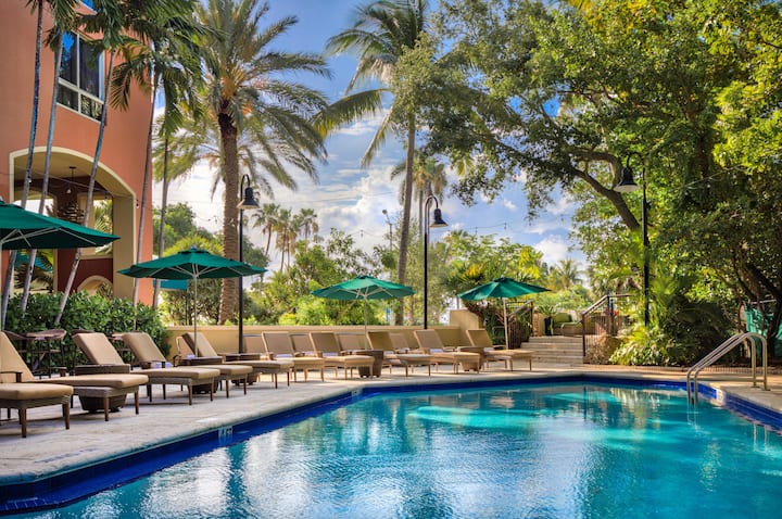 Coconut Grove Escape: Sauna, Pool & Gym - Miami, FL