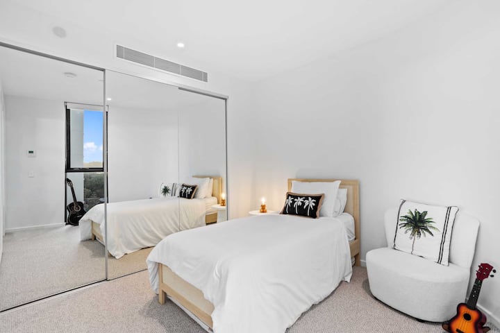 Tretia spálňa so samostatným lôžkom a vstavaným županom