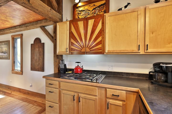 Wobbly Cabin: Cozy Ski Home Close To Everything! - Killington, VT
