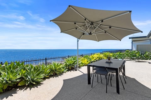 Sea La Vie - Absolute beachfront!  Amazing sea vie