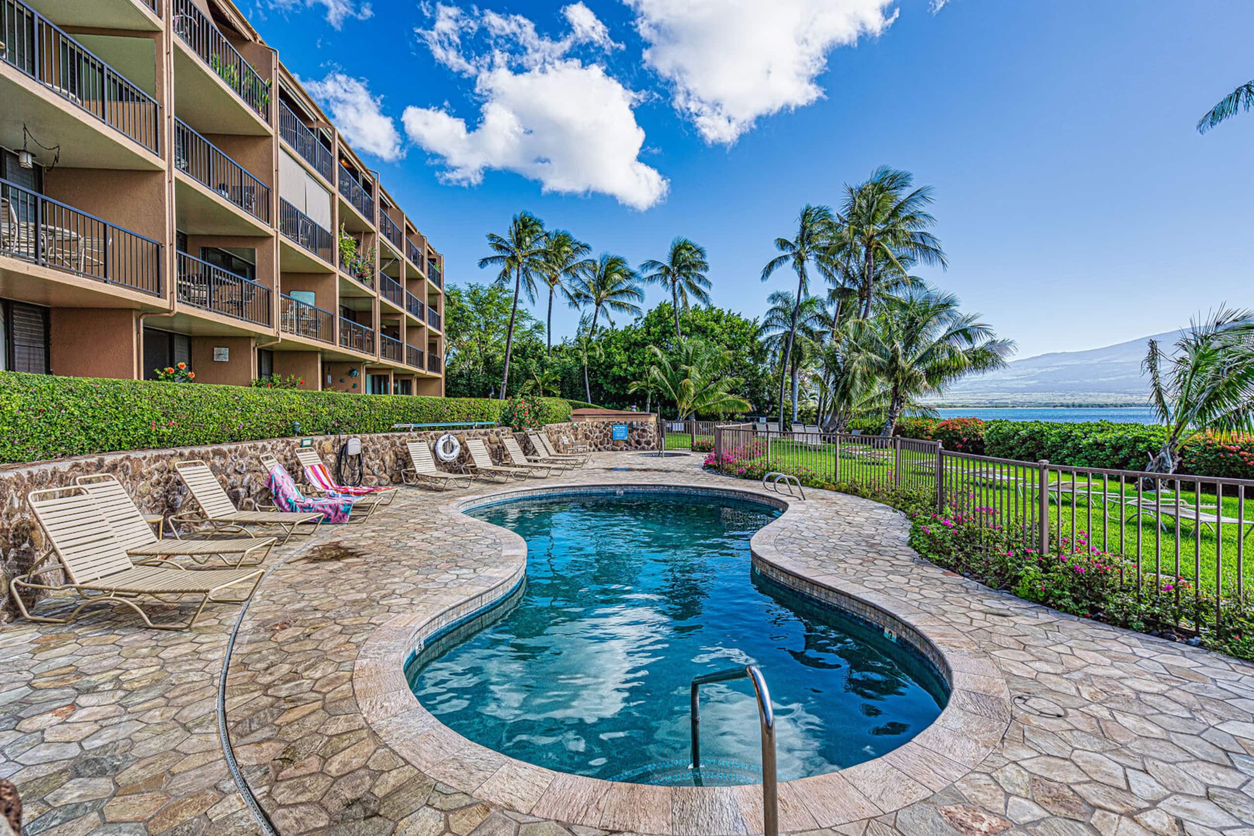 Condo in Wailuku · ★4.82 · 1 bedroom · 2 beds · 1 private bath - Image 33