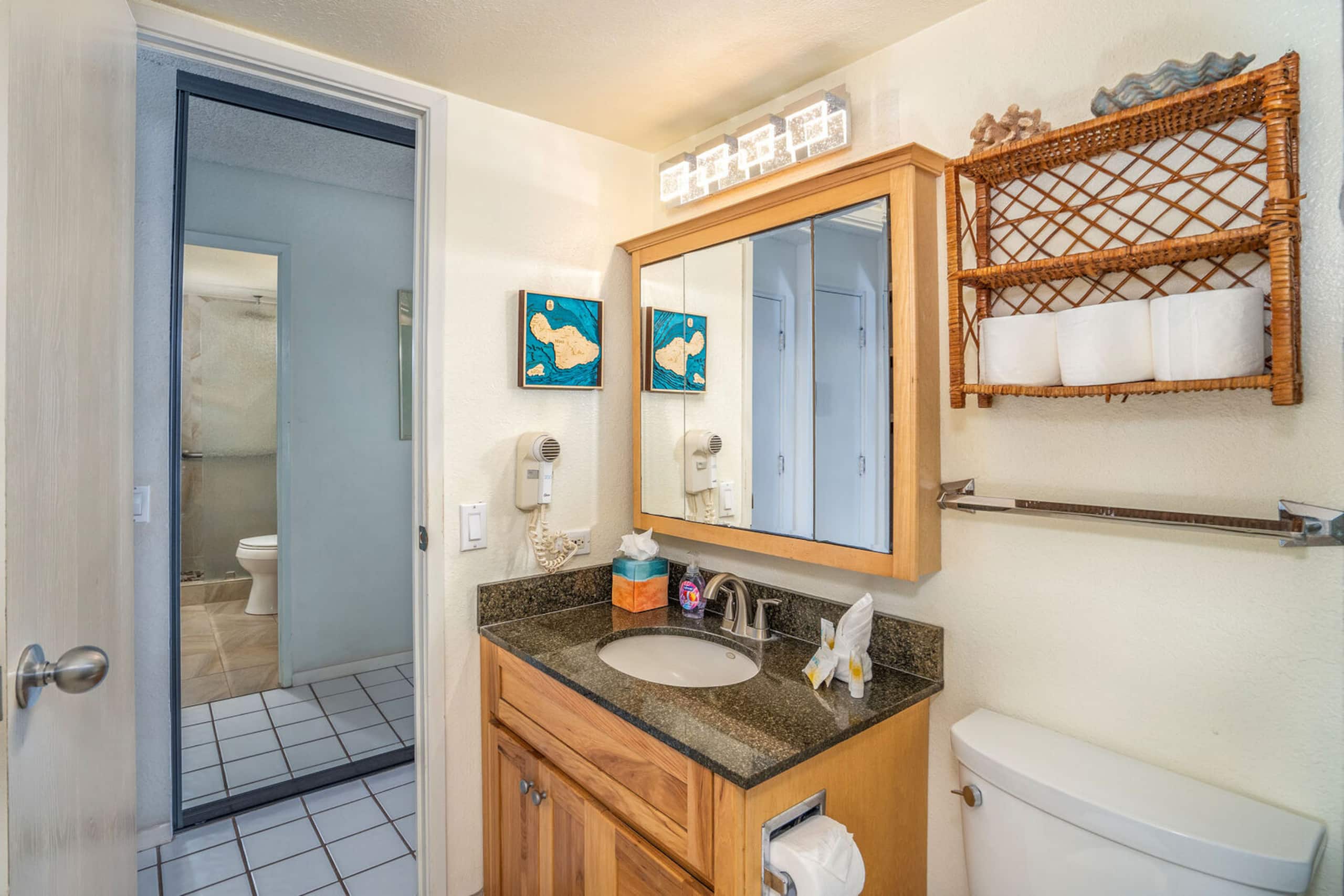 Condo in Wailuku · ★4.82 · 1 bedroom · 2 beds · 1 private bath - Image 18