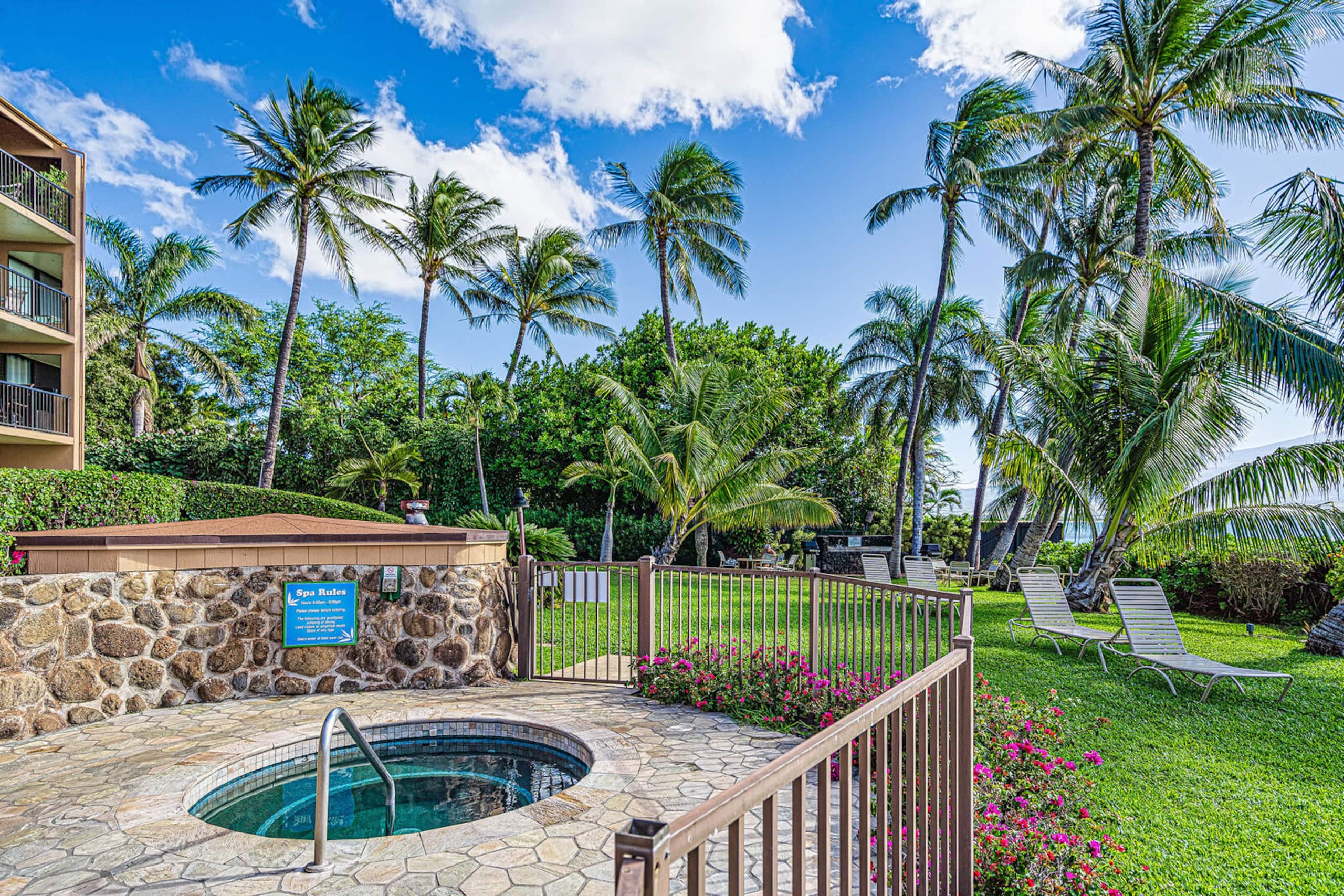 Condo in Wailuku · ★4.82 · 1 bedroom · 2 beds · 1 private bath - Image 42