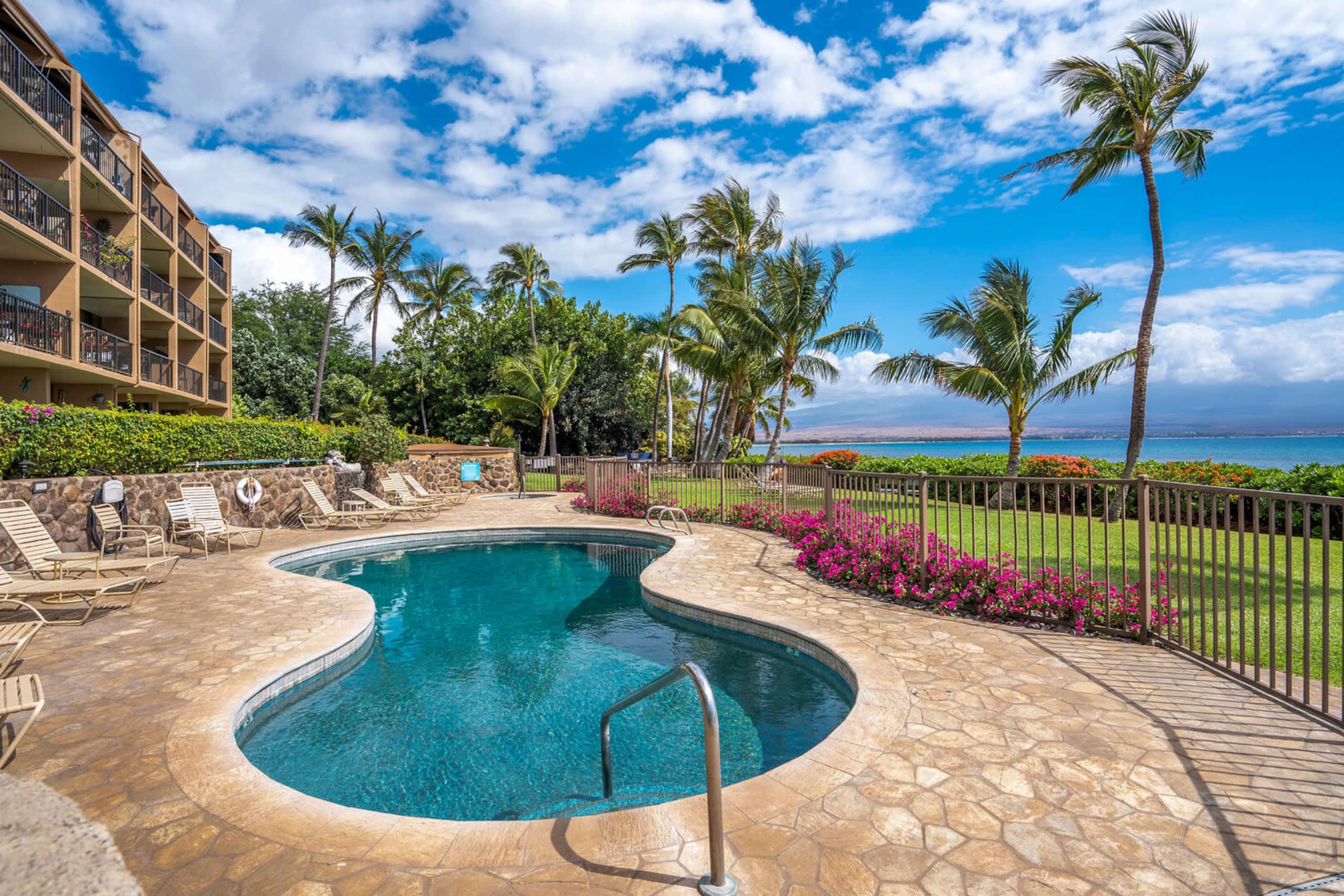 Condo in Wailuku · ★4.82 · 1 bedroom · 2 beds · 1 private bath - Image 30