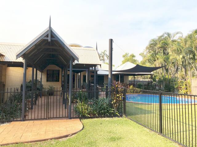 Kybra 4 Bedroom 3 Bathroom Luxury House with Pool gallery image 2