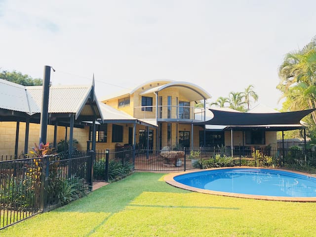 Kybra 4 Bedroom 3 Bathroom Luxury House with Pool