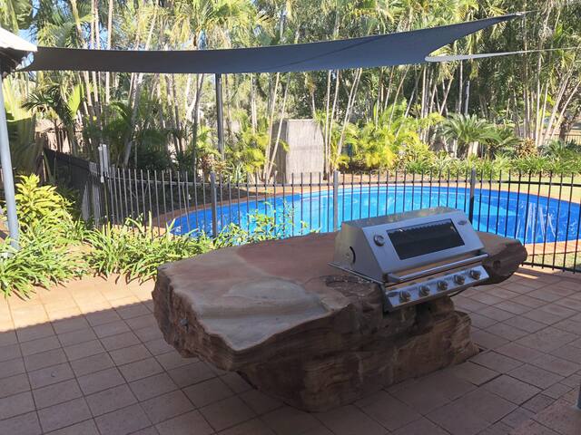 Kybra 4 Bedroom 3 Bathroom Luxury House with Pool gallery image 4