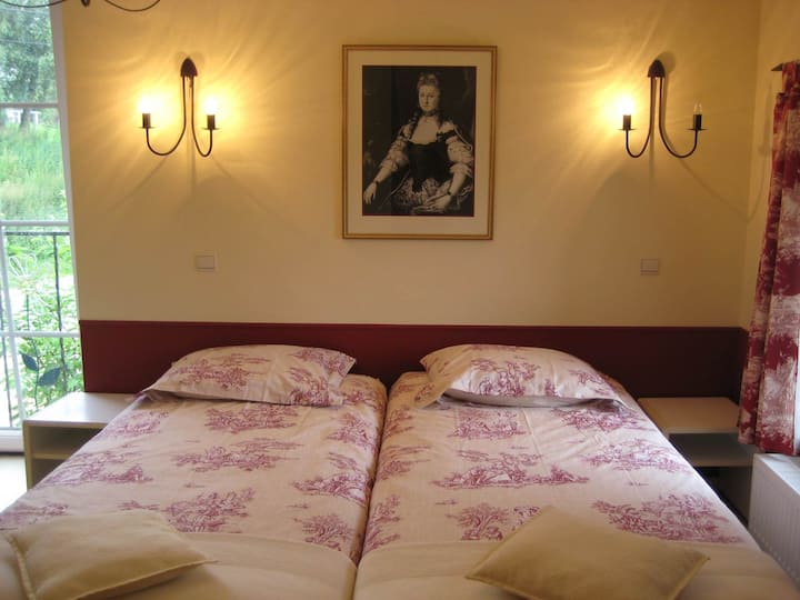 חדר מהמאה ה -18 - Gîte La Marguerite Becco Theux (7)