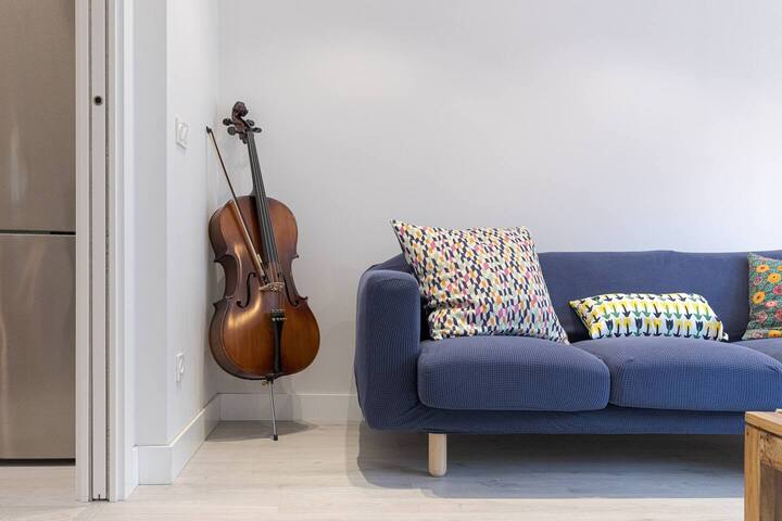 Sea and Mountain – Elegant Apt. p/8 with Wi-Fi gallery image 3