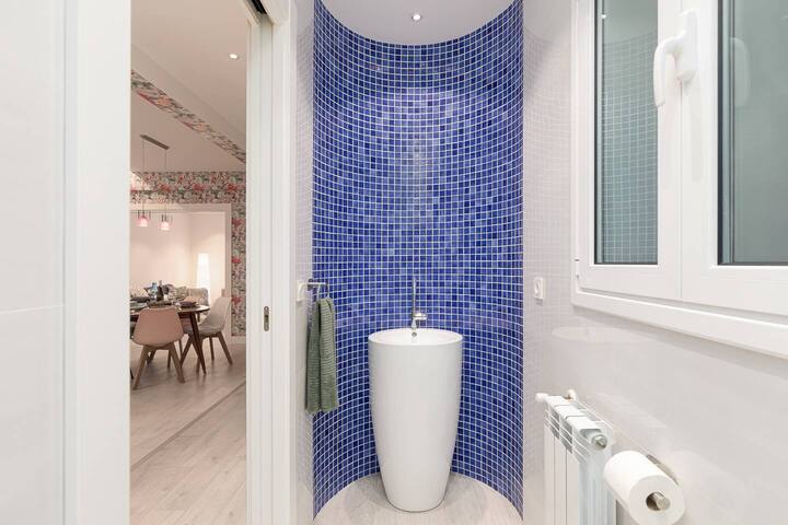 Sea and Mountain – Elegant Apt. p/8 with Wi-Fi gallery image 5