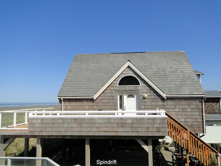 Spindrift Right on the BeachNew Hot Tub Houses for Rent in Moclips