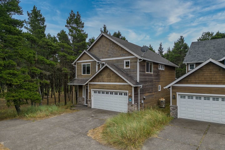 Blocks To Beach-yard-patio-bbq-fire Pit-beneteau - Cloverdale, OR