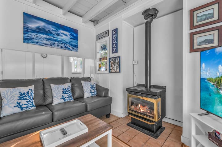 Pet-friendly Cottage, Walk To Beach - Depoe Bay, OR