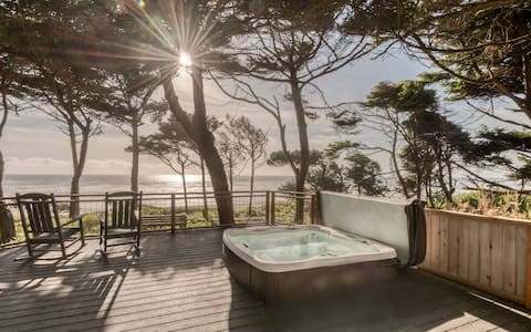 Oceanfront-Hot Tub-Beach Access-Sheltering Pines