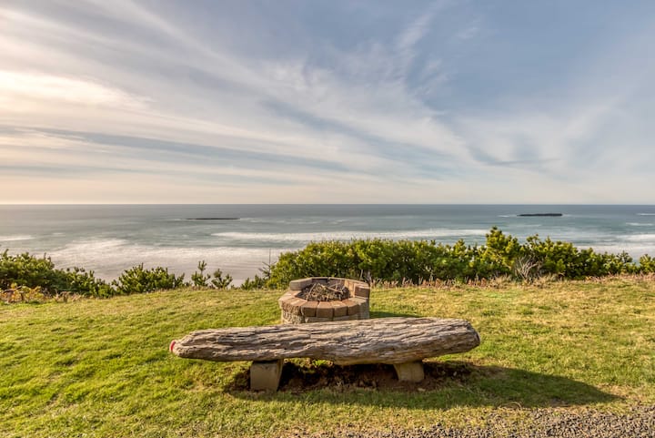 Hot Tub-Oceanfront Views-Pet Friendly-The Lookout - Houses for