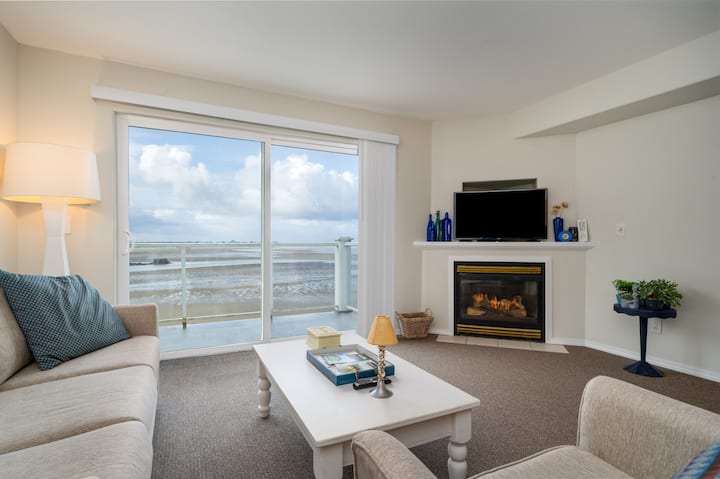 Top-floor Condo With Ocean Views - Lincoln City, OR