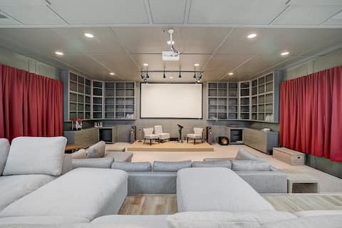 Scenic 5BR Ranch on 3 Acres w/Cinema – Near Austin