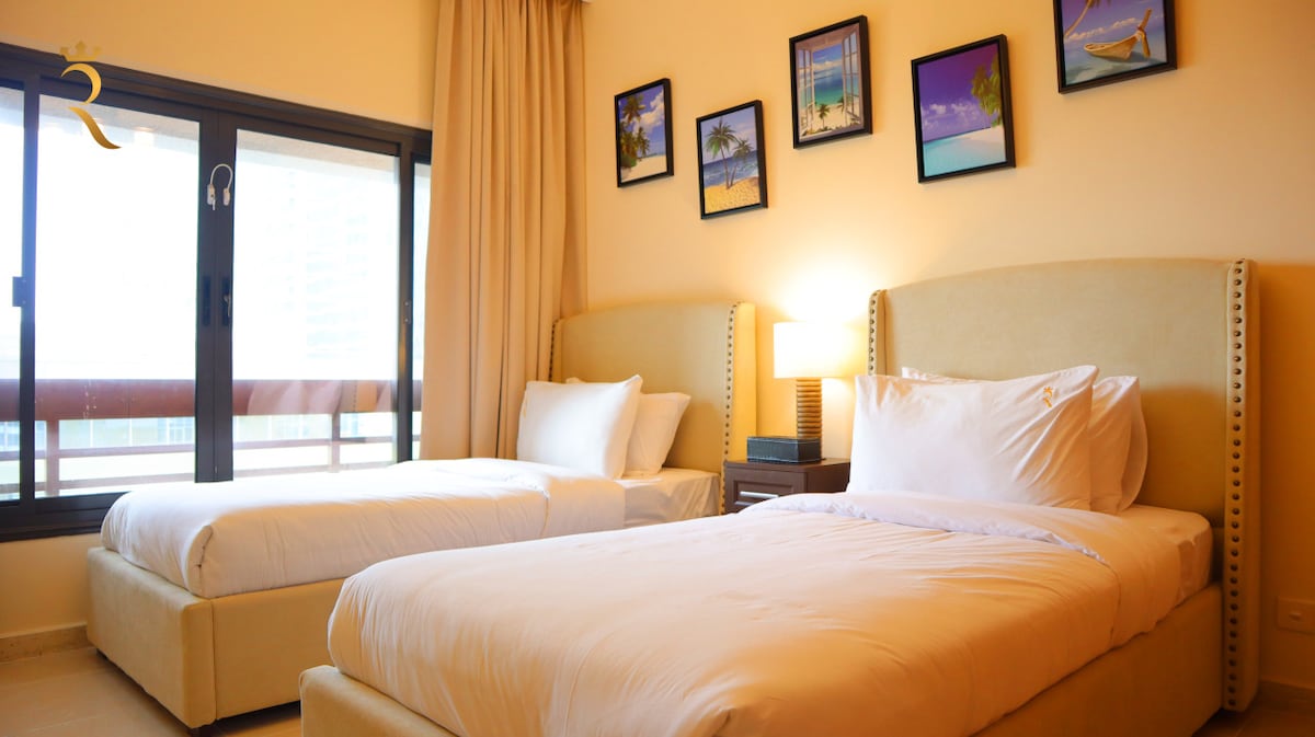 Დაიძინეთ მშვიდად: დატკბით ჩვენი კეთილმოწყობილი ერთადგილიანი საწოლების კომფორტითა და სტილით, რომელიც იდეალურია მშვიდი ძილისთვის.