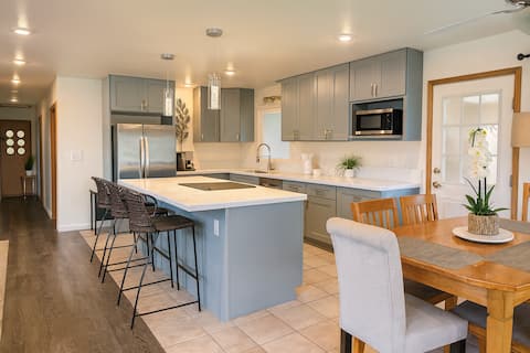 Mauka Sunrise, Walk to Hau‘ula Beach & Trails, A/C