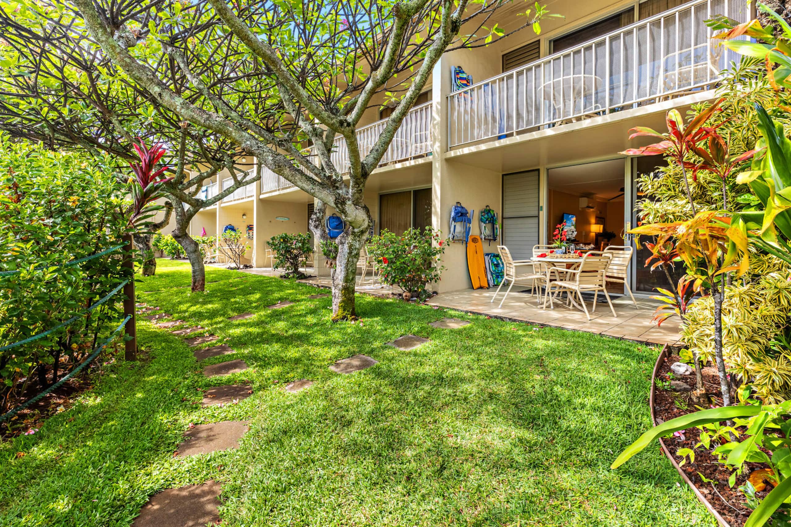 Condo in Lahaina · ★4.57 · 1 bedroom · 3 beds · 1 bath - Image 5