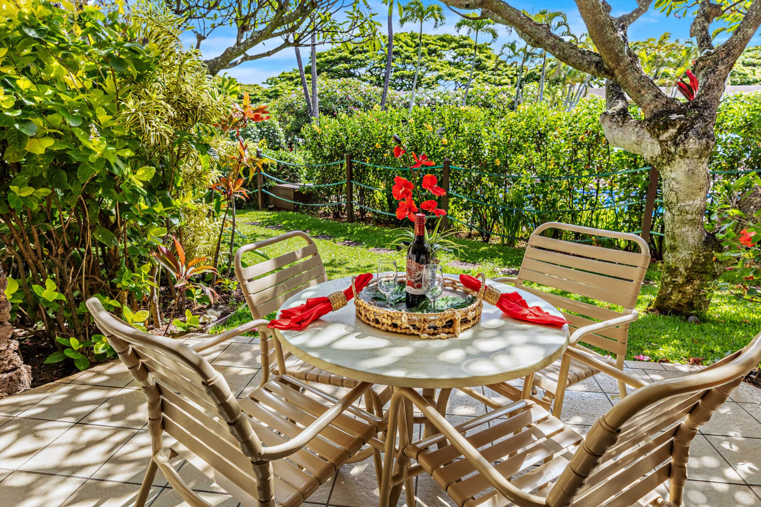 Condo in Lahaina · ★4.57 · 1 bedroom · 3 beds · 1 bath - Image 3