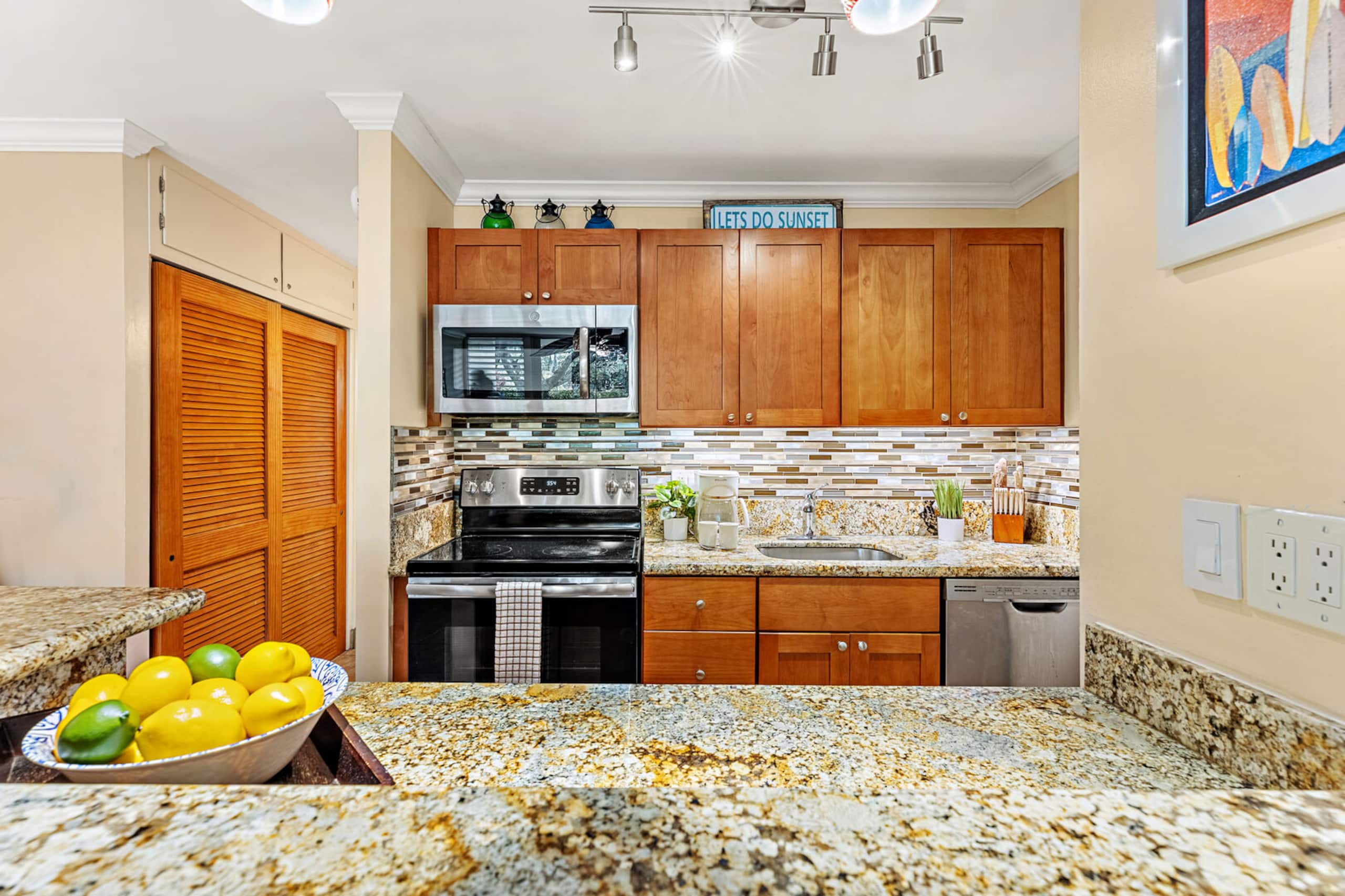 Condo in Lahaina · ★4.57 · 1 bedroom · 3 beds · 1 bath - Image 20