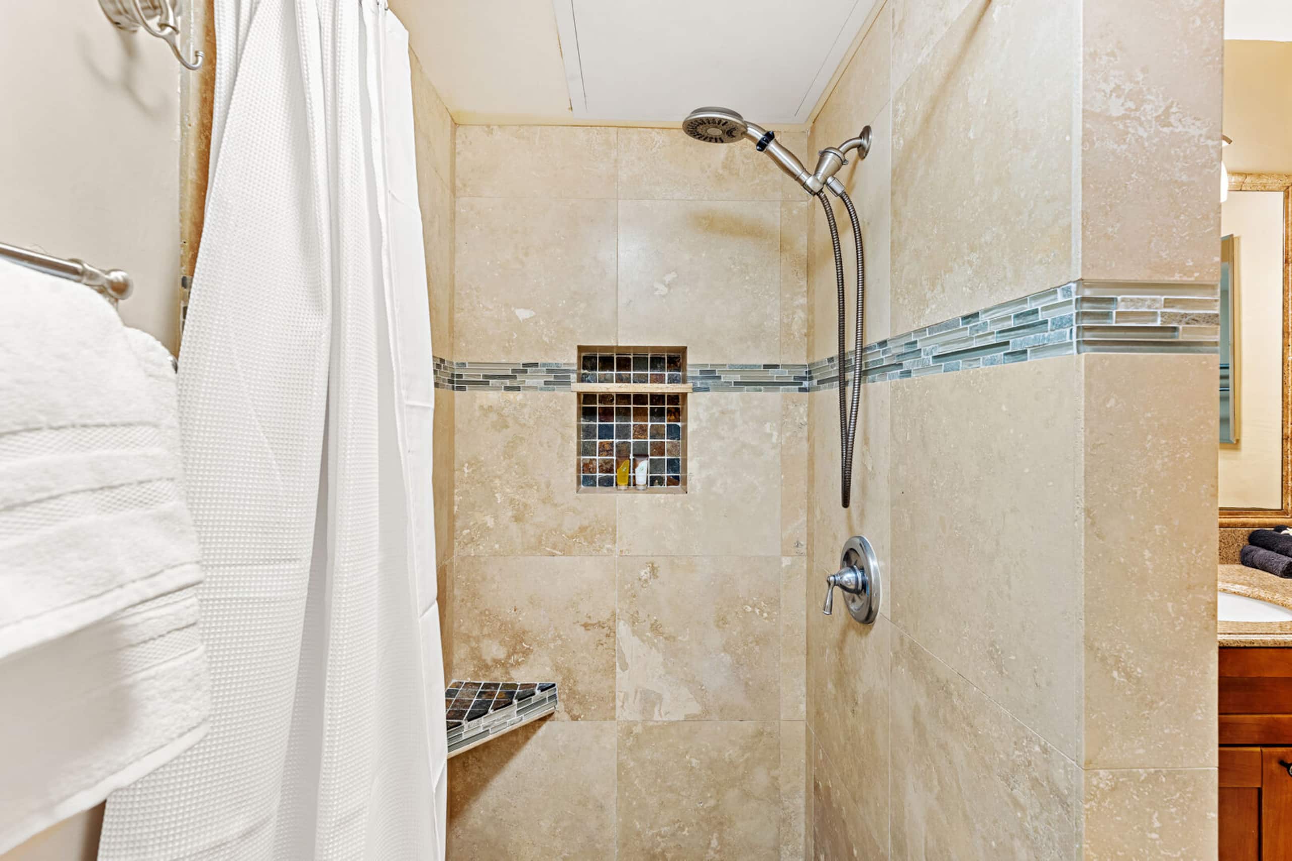 Condo in Lahaina · ★4.57 · 1 bedroom · 3 beds · 1 bath - Image 24