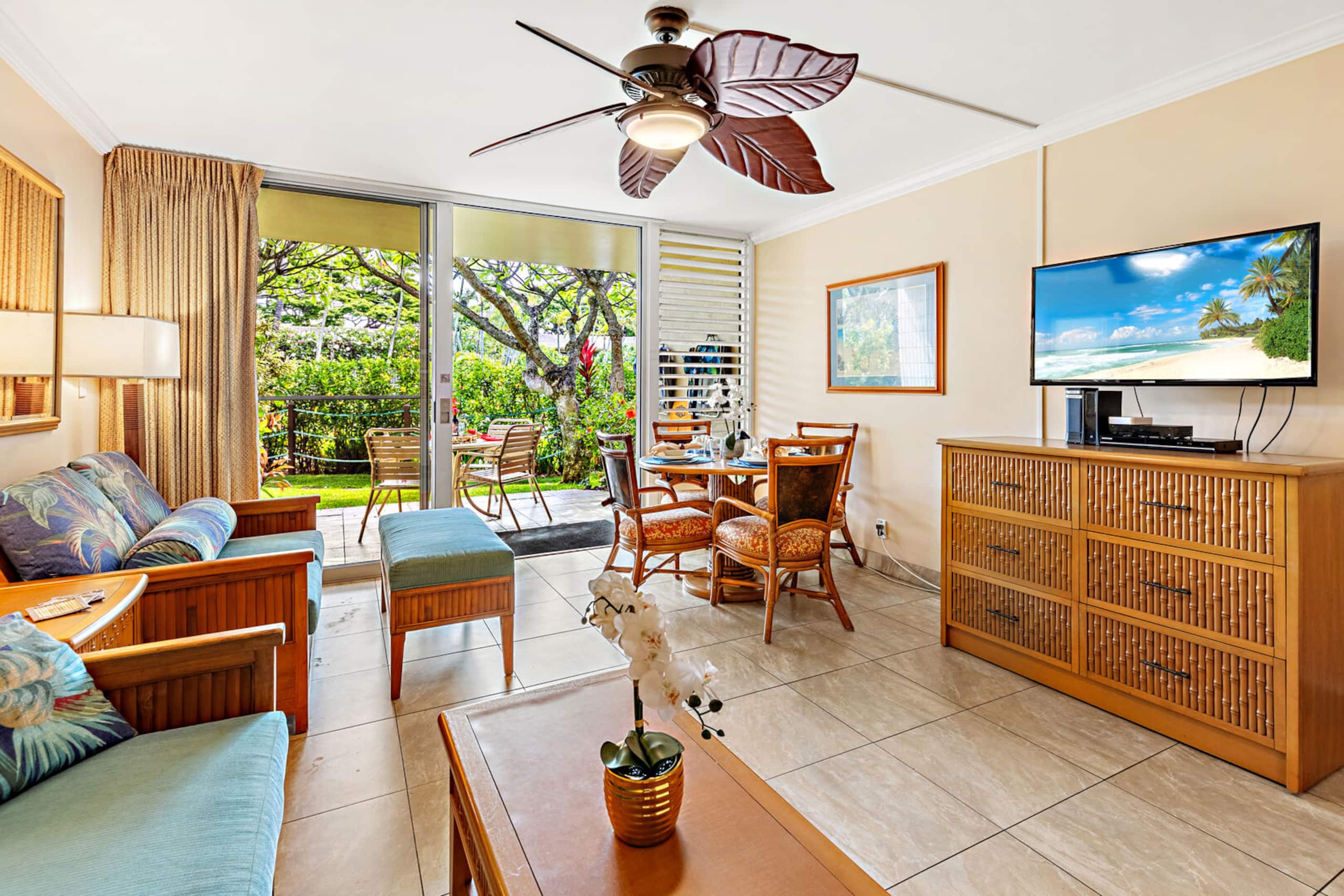Condo in Lahaina · ★4.57 · 1 bedroom · 3 beds · 1 bath - Image 10