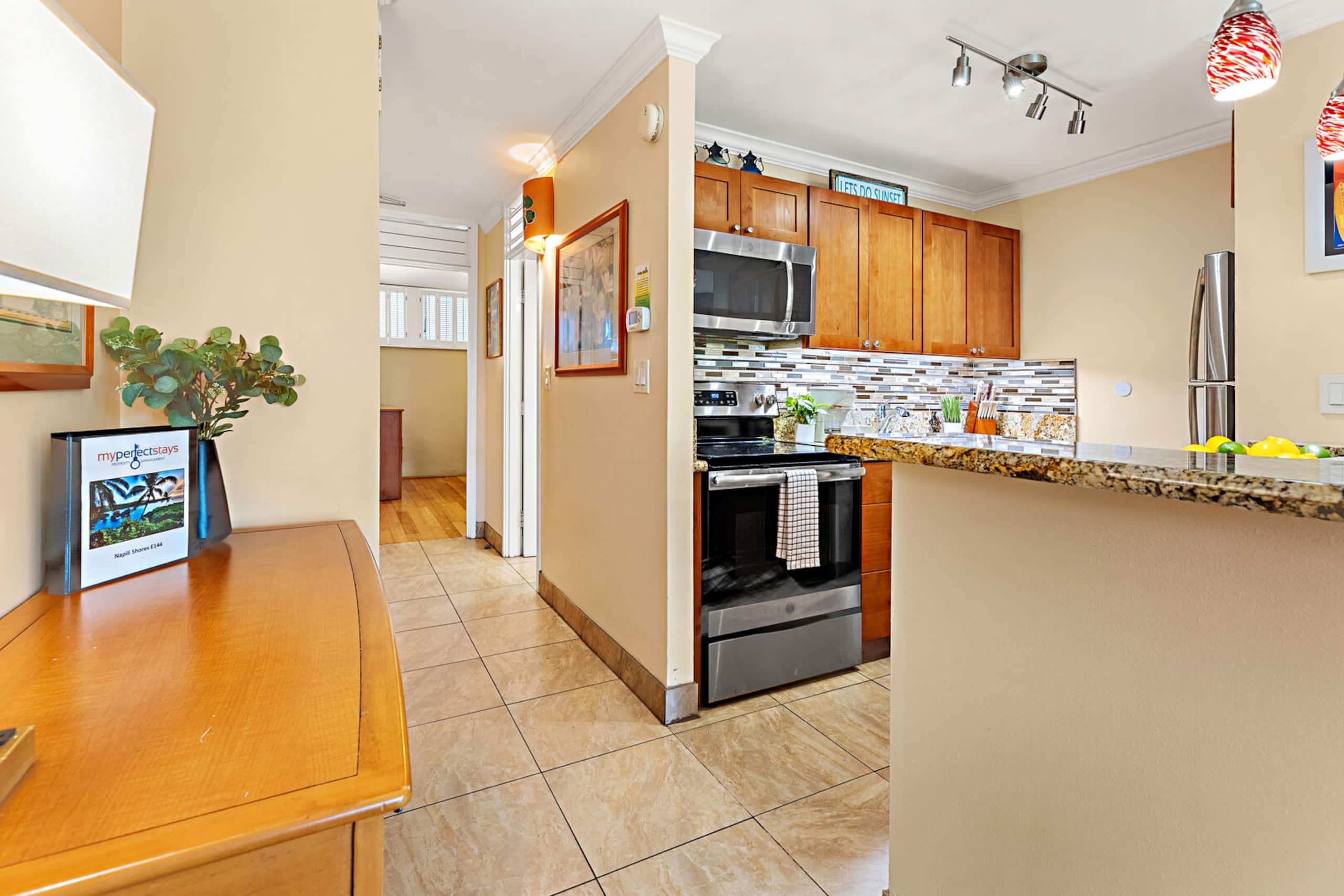Condo in Lahaina · ★4.57 · 1 bedroom · 3 beds · 1 bath - Image 14