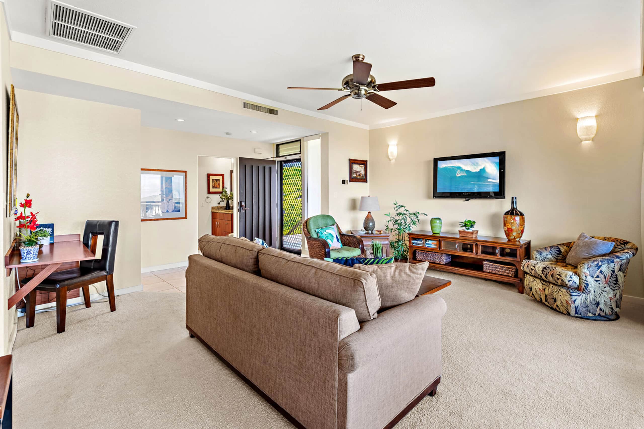 Condo in Lahaina · ★4.86 · 1 bedroom · 2 beds · 1.5 private baths - Image 15