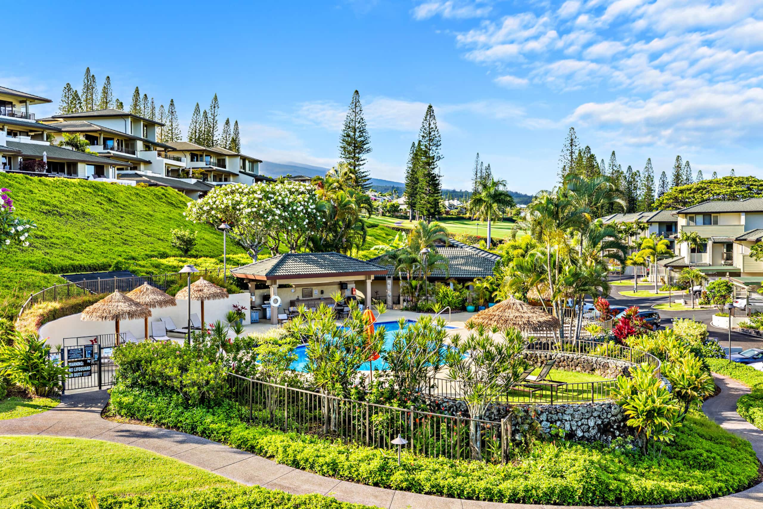 Condo in Lahaina · ★4.86 · 1 bedroom · 2 beds · 1.5 private baths - Image 4