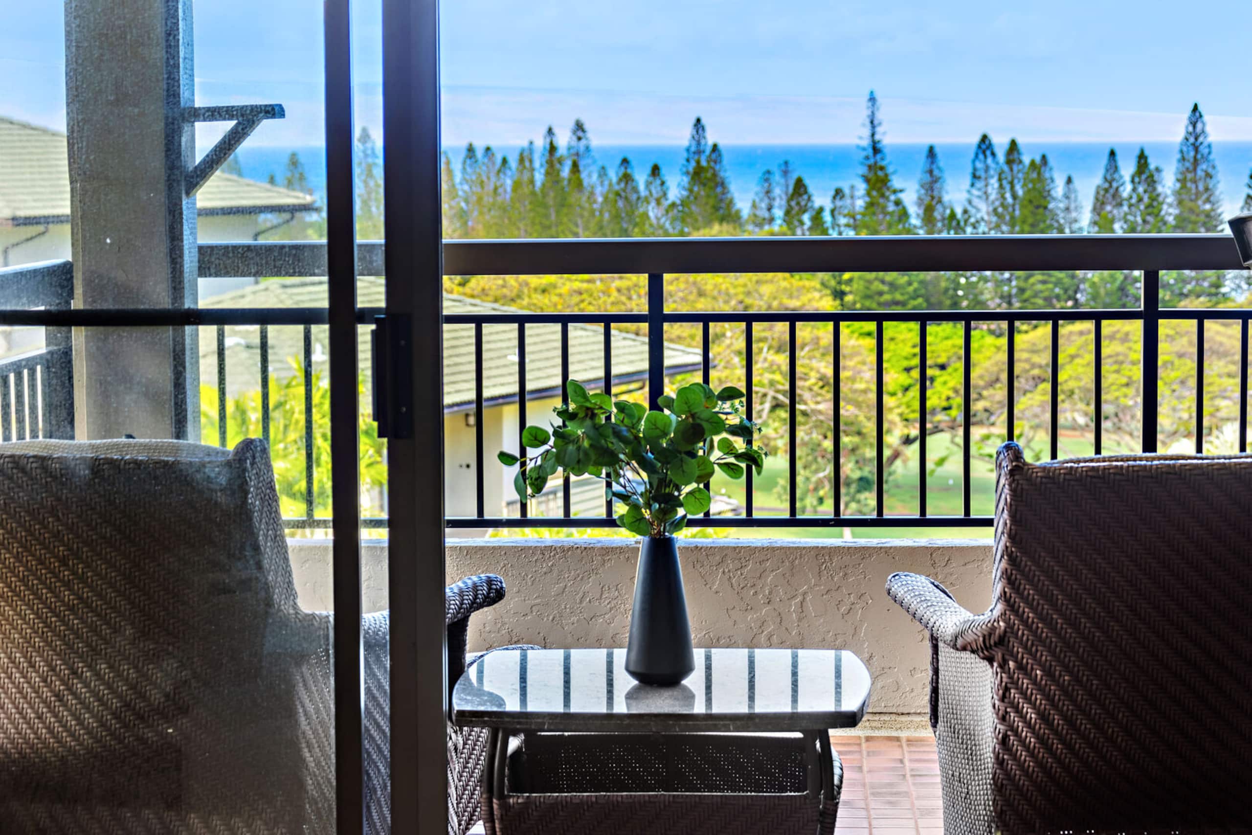 Condo in Lahaina · ★4.86 · 1 bedroom · 2 beds · 1.5 private baths - Image 8