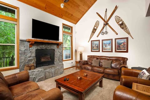Fantastic Golf and Ski Retreat Surrounded by