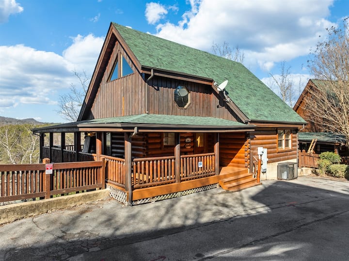Incredible Vibes & Views $940 Free Tickets! - Pigeon Forge, TN