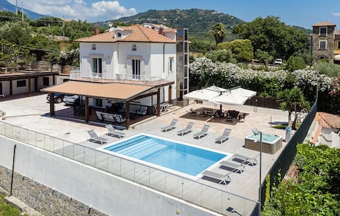 5 bedroom awesome home in Casalvelino