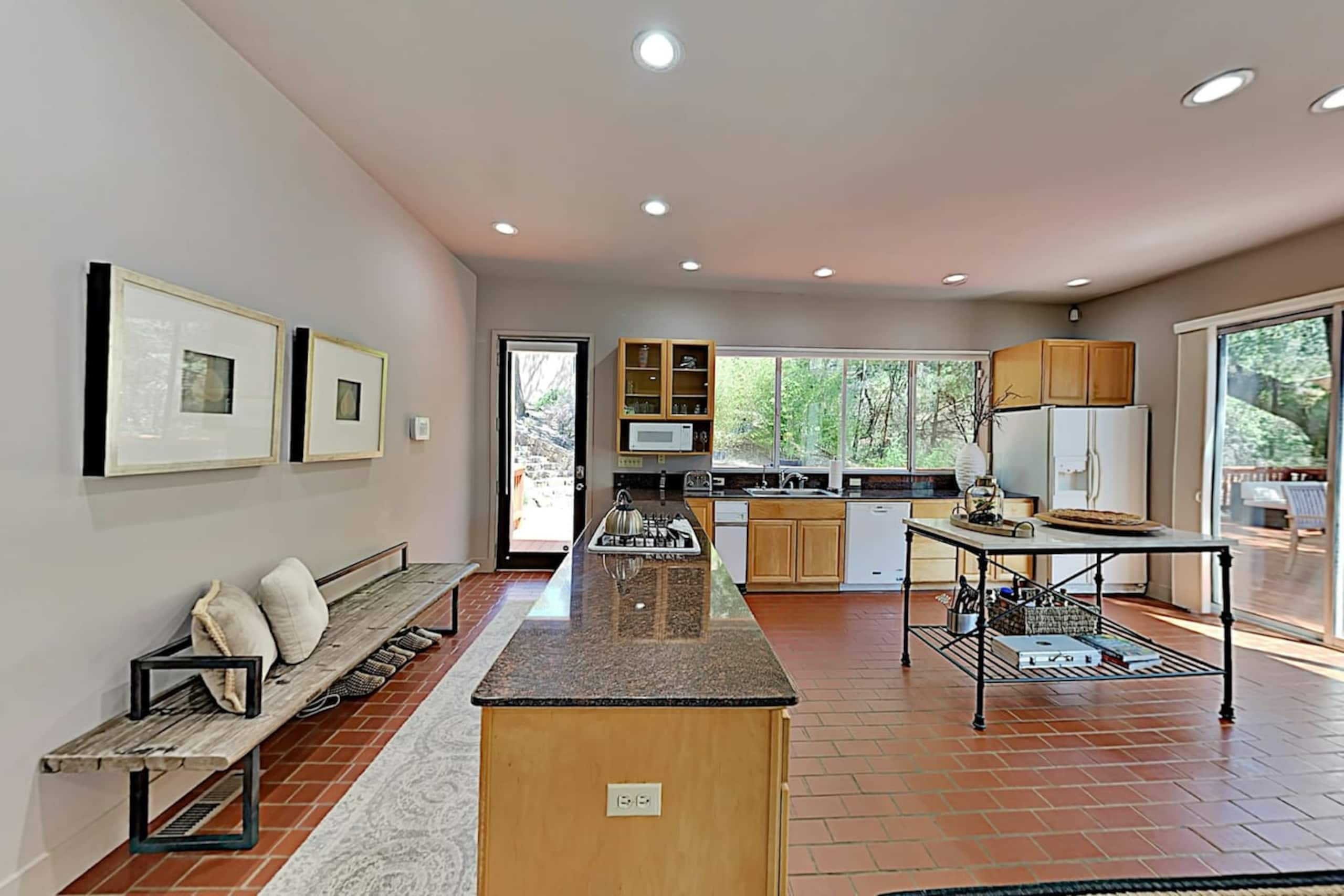 Mountain Retreat with Pool, Hot Tub & Bocce Court - Photo 12
