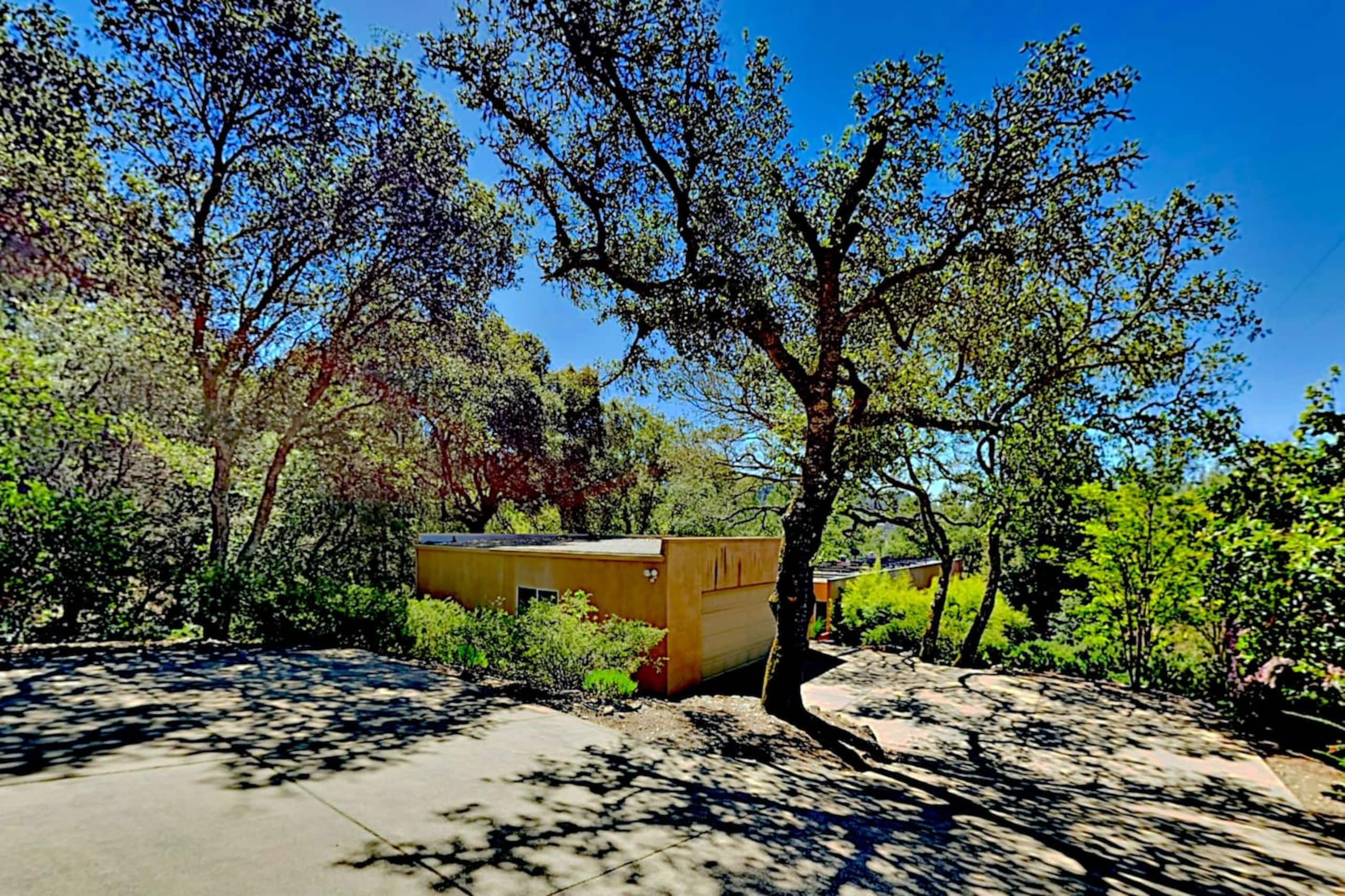 Mountain Retreat with Pool, Hot Tub & Bocce Court - Photo 40
