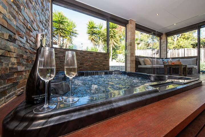 Sunrise Oasis | Luxe Pool, Spa & Cinema gallery image 4