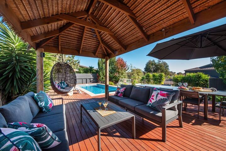 Sunrise Oasis | Luxe Pool, Spa & Cinema gallery image 2