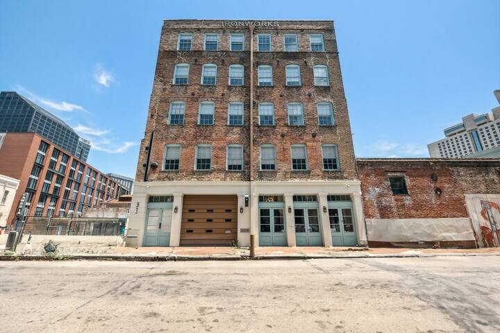 4 Bedroom | lRONWORKS (2 units) gallery image 3