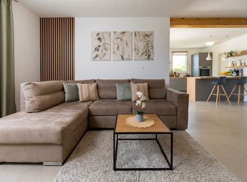 Successful Airbnb property: Holiday Home Olea - 3 Bedrooms in Breg