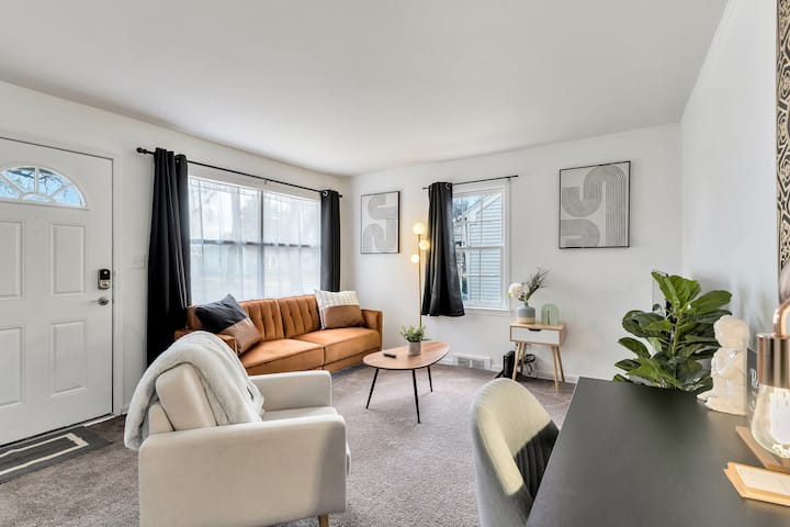 Homy Place W/ Work Space - Michigan
