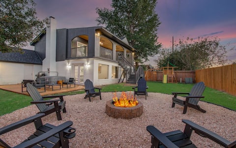 Popular Airbnb listing: Stunning Modern Dream Home, 5-BD, Sleeps 14 in Greater Inwood