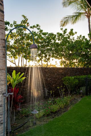 6 BR Neighboring Luxury Villas W/ Private Pools! gallery image 4