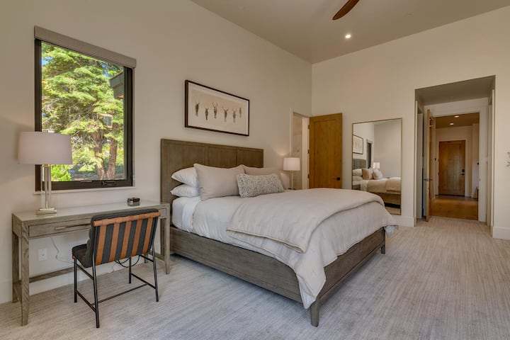 חדר שינה מס '1 סוויטה ראשית - קינג - קומה 1, קומת כניסה