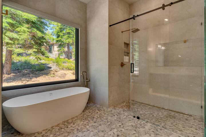 Luxury Home Designed to Perfection! (Lift & Tee)