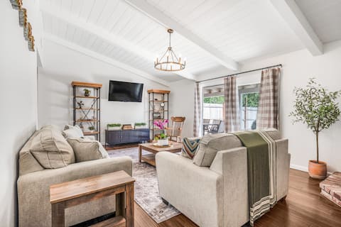 Modern Valley Oasis! Pet-friendly & Walkable to DT