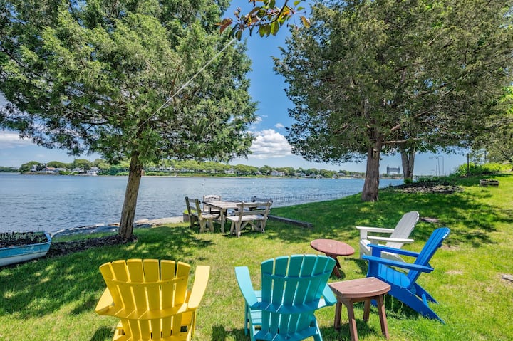 Vacation Bliss: Bay Views & Beach Access - Great Herring Pond, MA