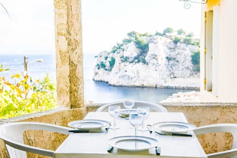 Feet in the water - 2 bedroom sea view terrace