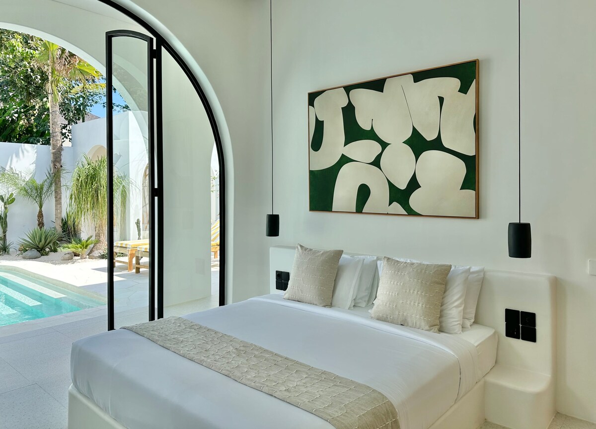 This elegant bedroom offers a comfortable king-size bed, spacious closet storage, and a sleek ensuite bathroom for a seamless, luxurious stay.